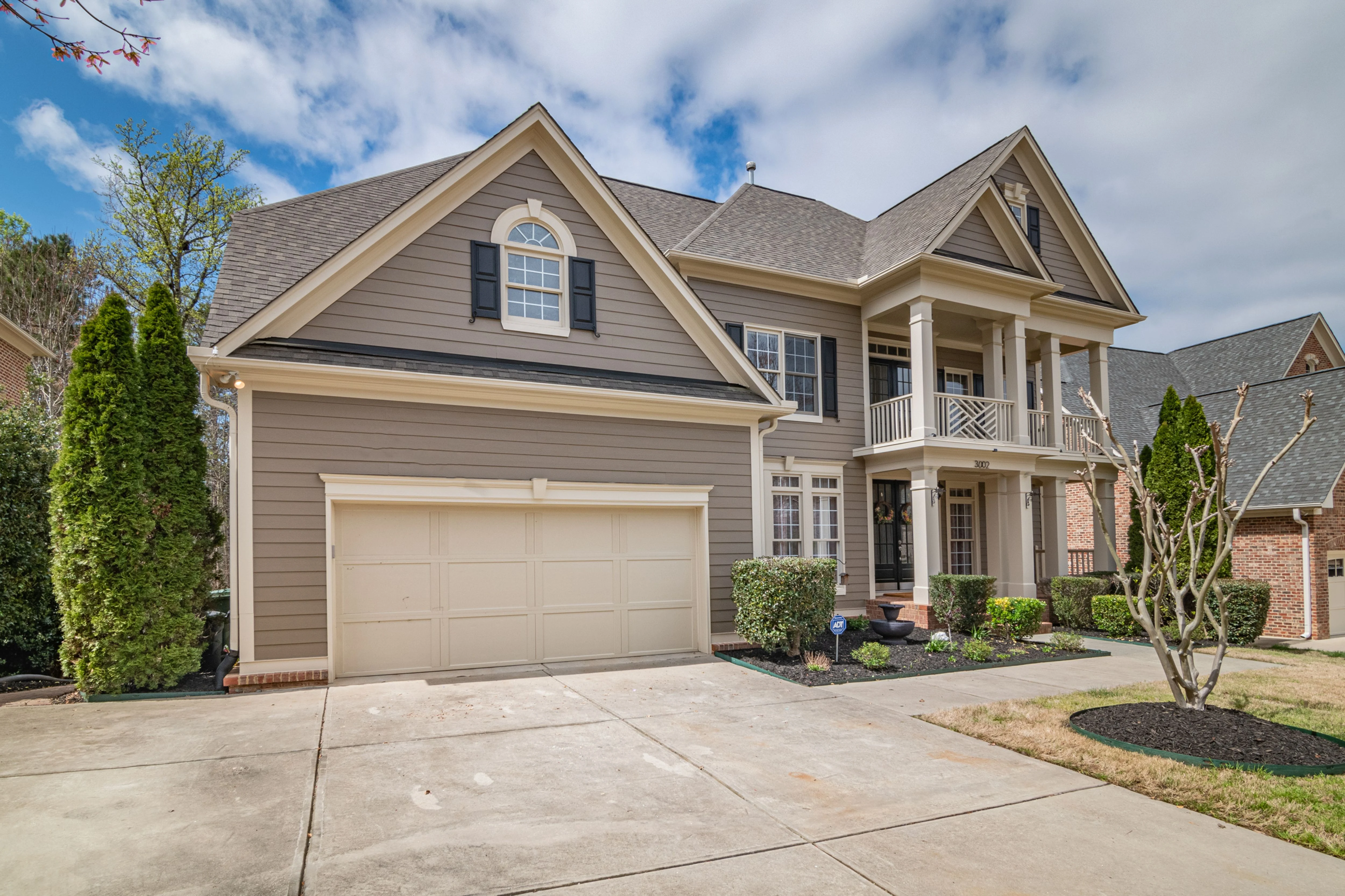Residential garage door in Algonquin
