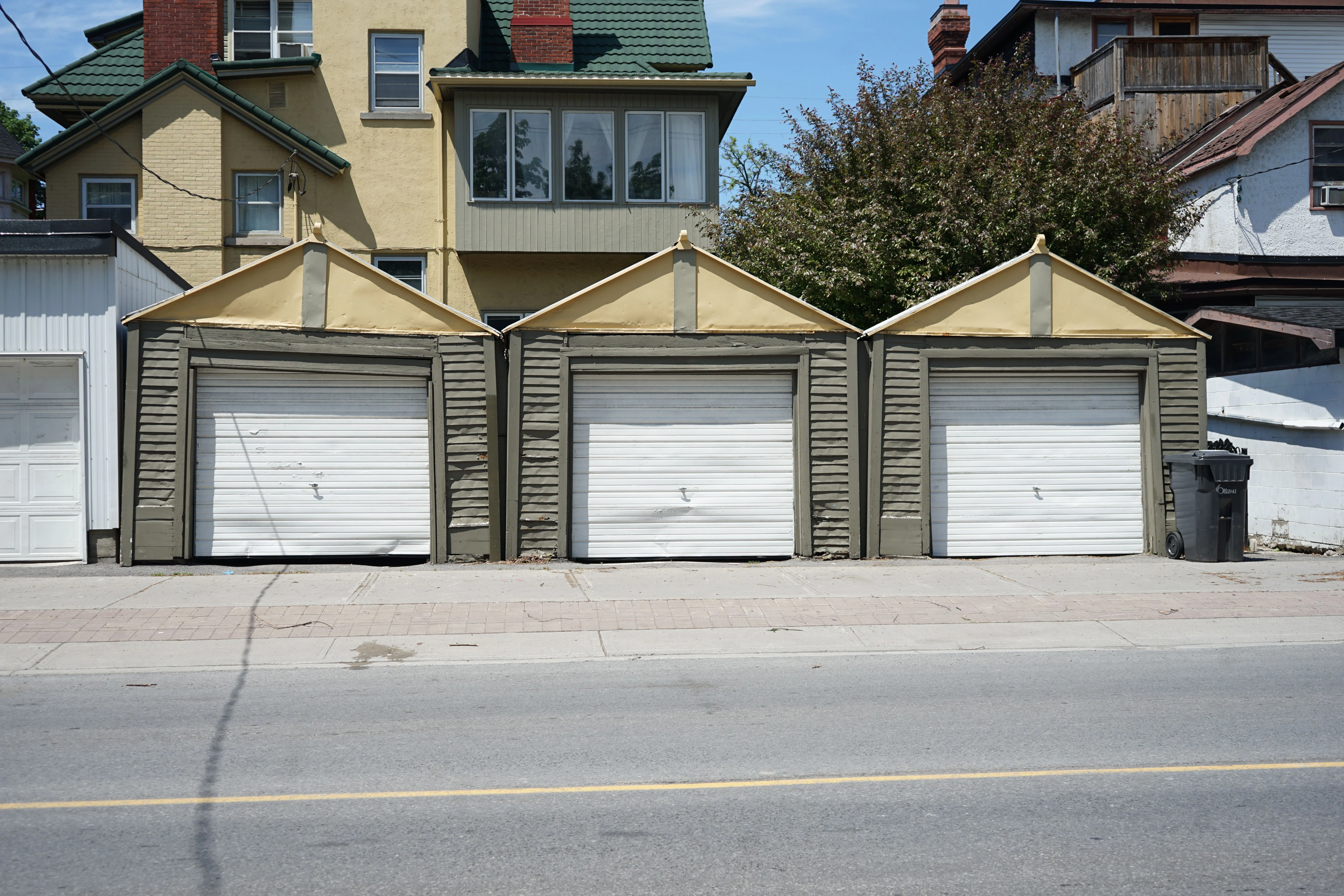 Residential garage door in Schaumburg